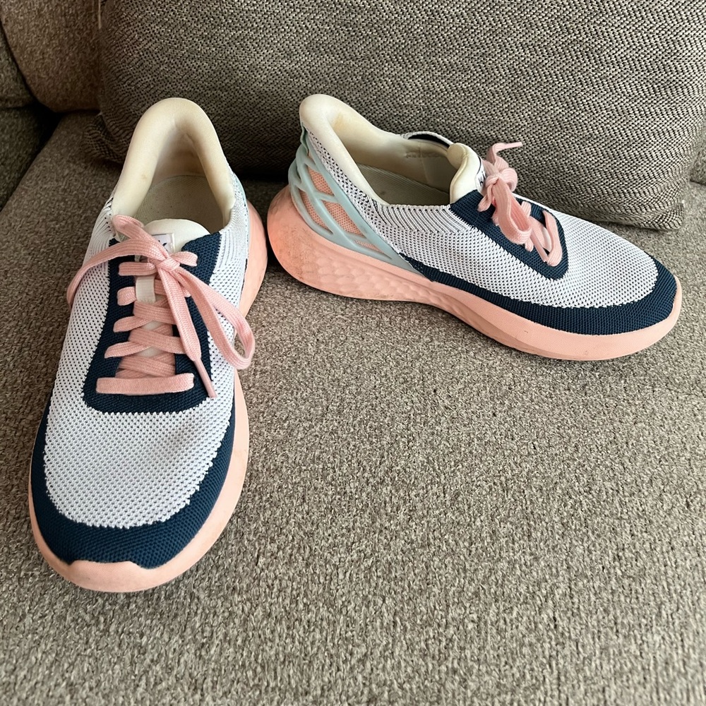 Kizik Athens Bahama Women's White Blue Pink Knit Shoes(12FC DATHBC05-1D)Size 6.5